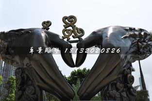 城市溫情與藝術的交融 手比愛心雕塑與玻璃鋼仿銅之韻